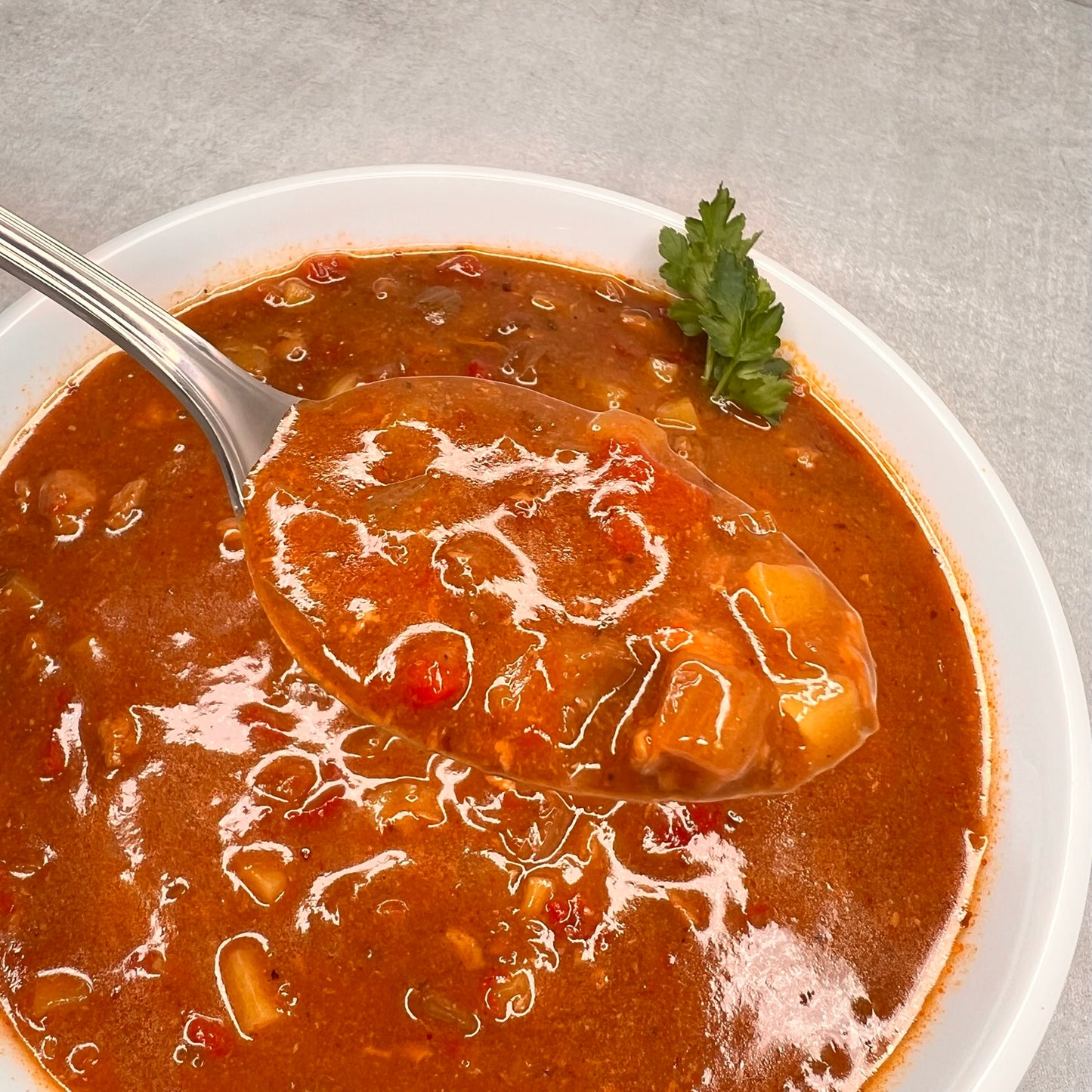Gulaschsuppe vom Ochsen im Glas